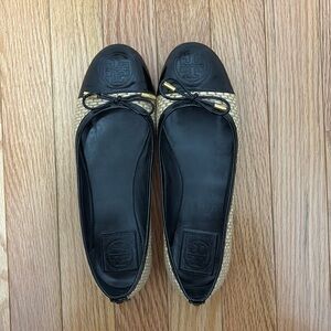 TORY BURCH Catherine Raffia Black Cap Toe‎ Patent Leather Ballet Flat Size 7.5